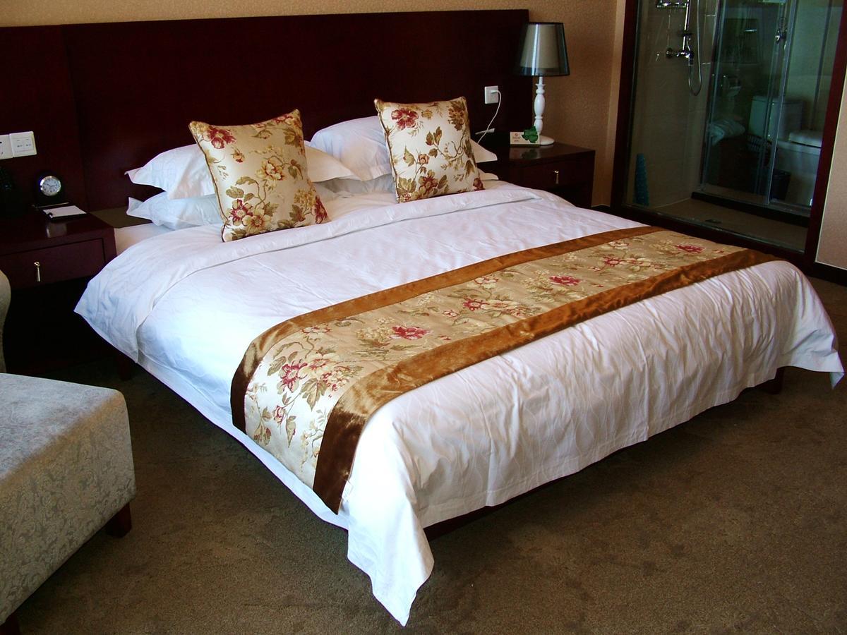Fuxing Oriental Boutique Hotel Chifeng Room photo