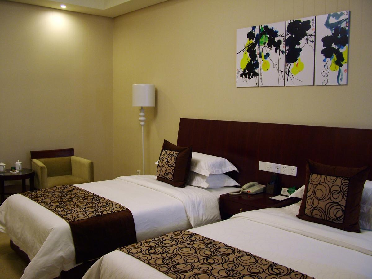 Fuxing Oriental Boutique Hotel Chifeng Room photo